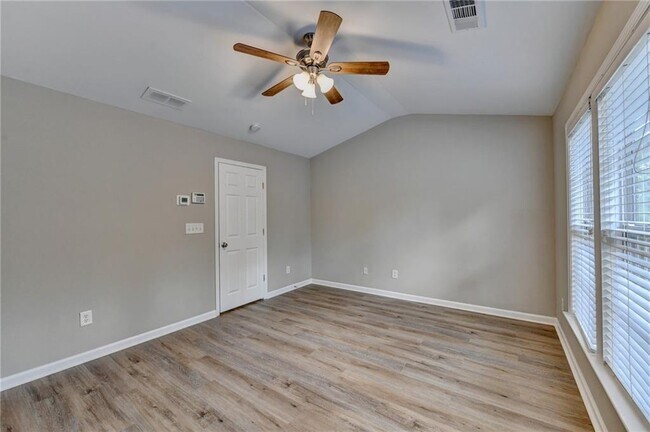 Building Photo - 4005 Edgecomb Dr