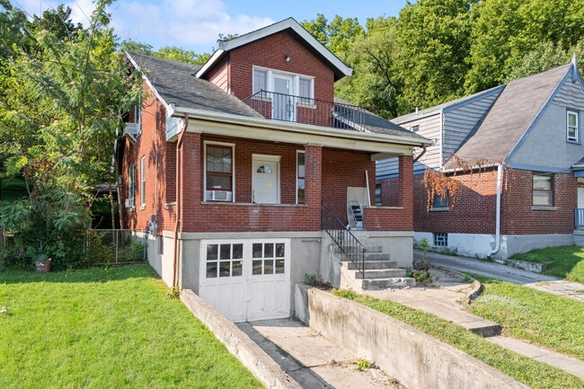 Building Photo - Newly Updated 3 Bed Home