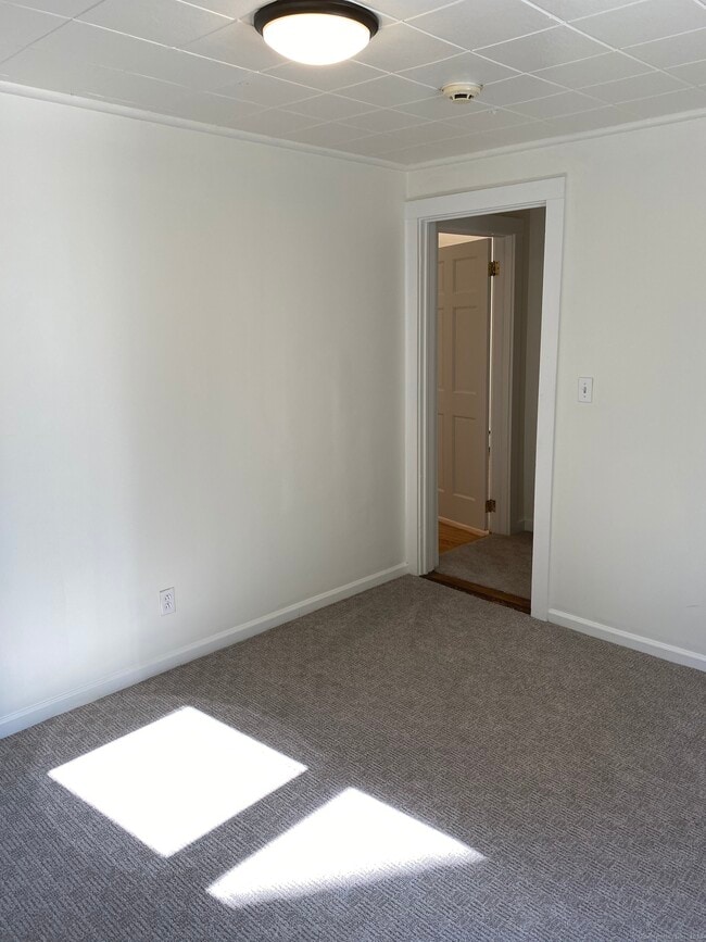 Building Photo - 81 Soundview Ave