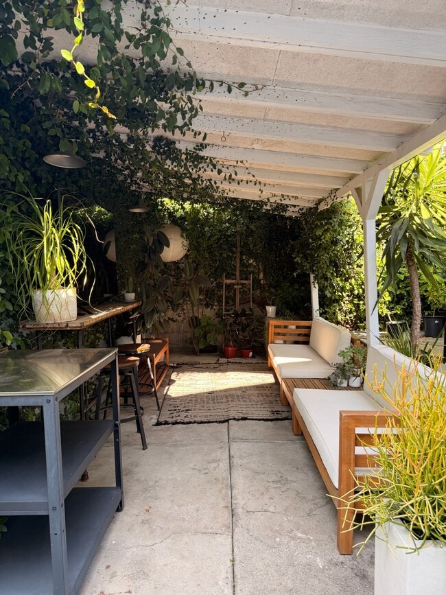 Building Photo - 957 N Avenue 49