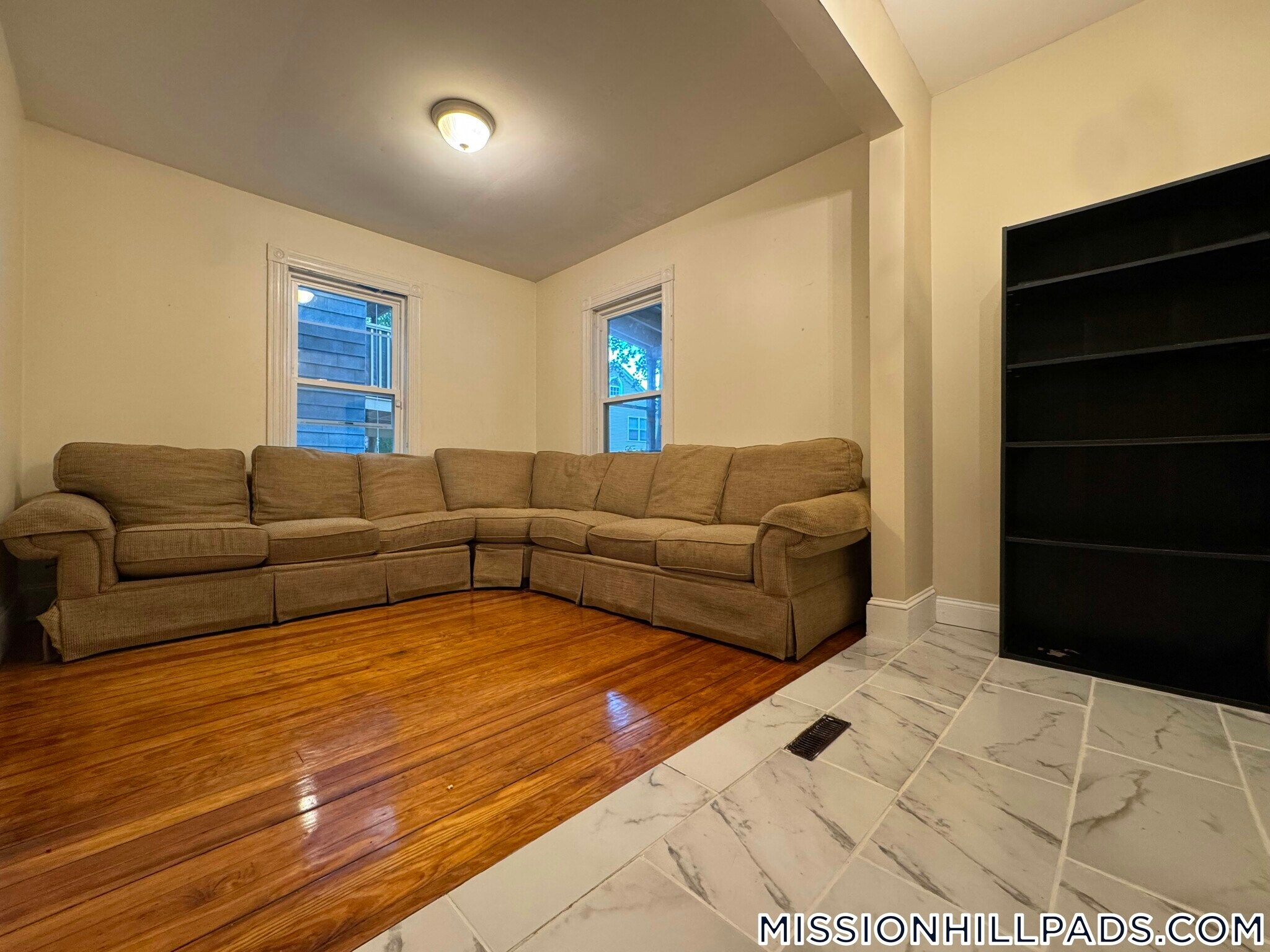 Building Photo - 10 Bucknam St