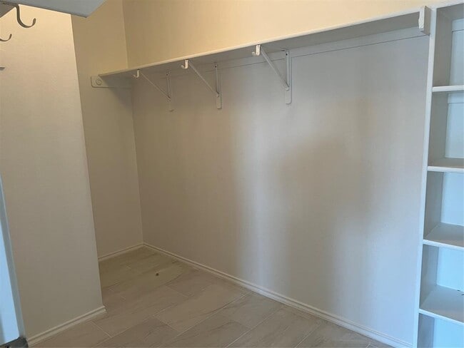 Building Photo - 309 Decker Dr