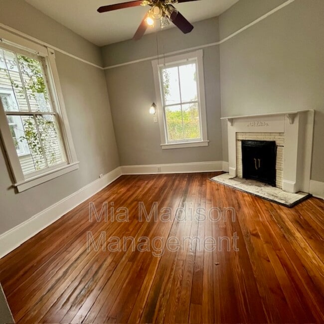 Building Photo - 123 E 40th St
