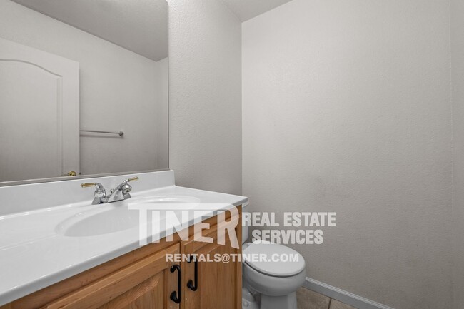 Building Photo - 6530 Aster Ct