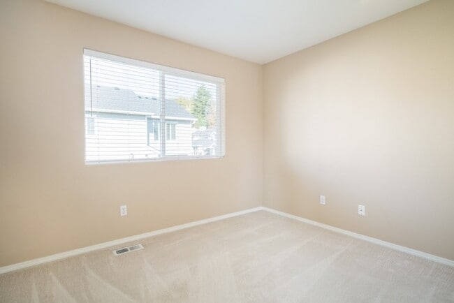 Building Photo - Quaint Carman Ridge Home in Lake Oswego