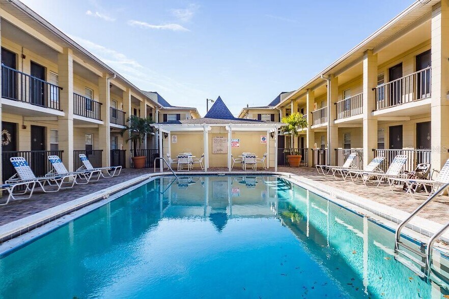 Building Photo - 5221 Bayshore Blvd
