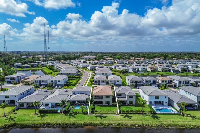 Building Photo - 8283 Royal County Down Rd