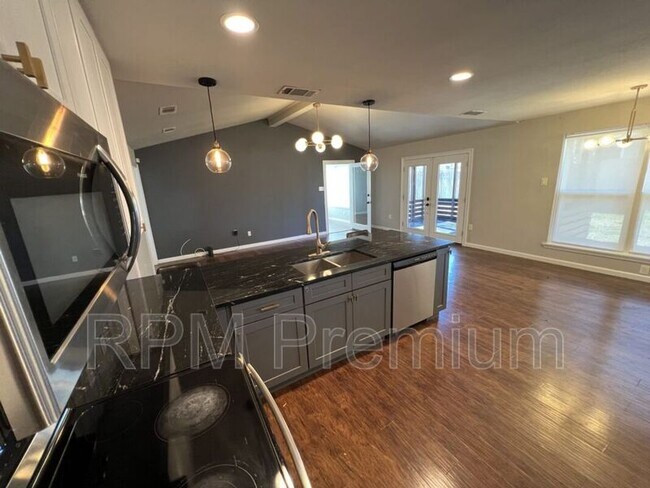 Building Photo - 10494 Wade Dr