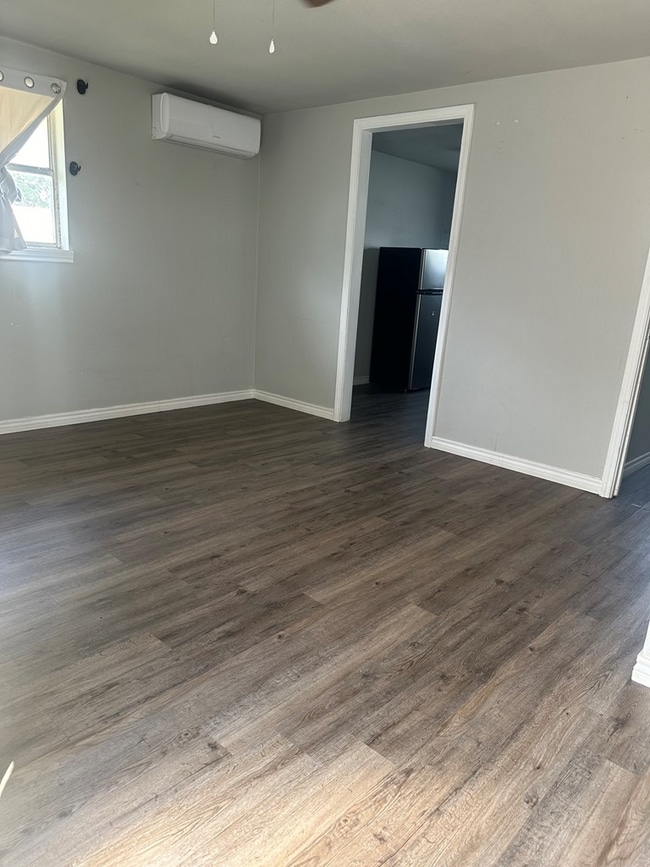 Building Photo - 3614 Eisenhower Rd