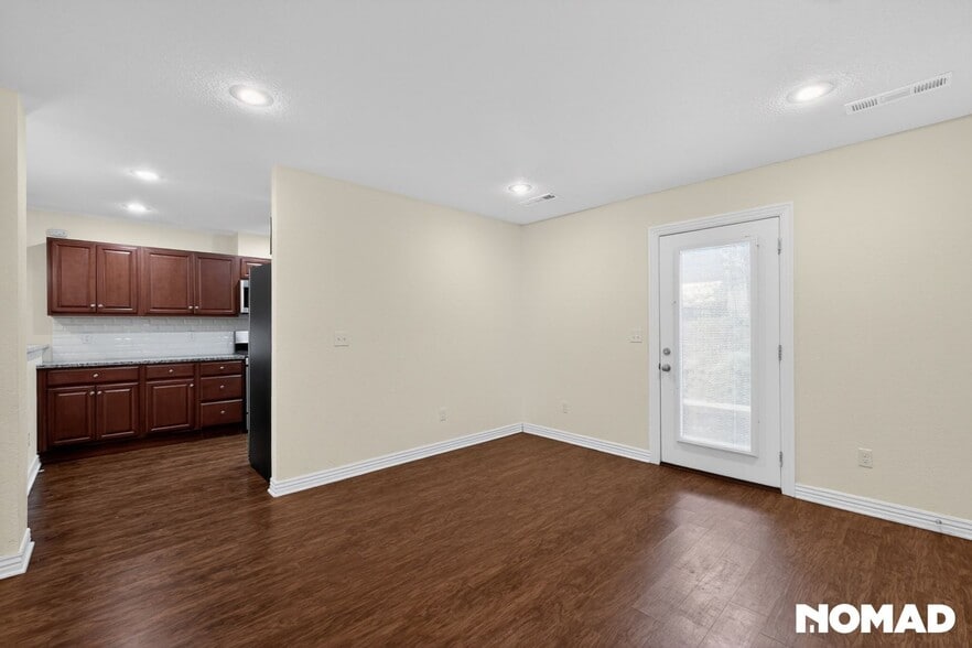 Building Photo - 2088 E Custer Ln