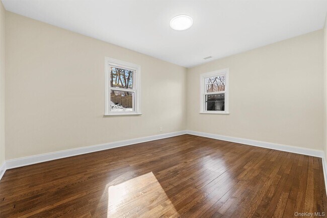 Building Photo - 913 Parkway Pl