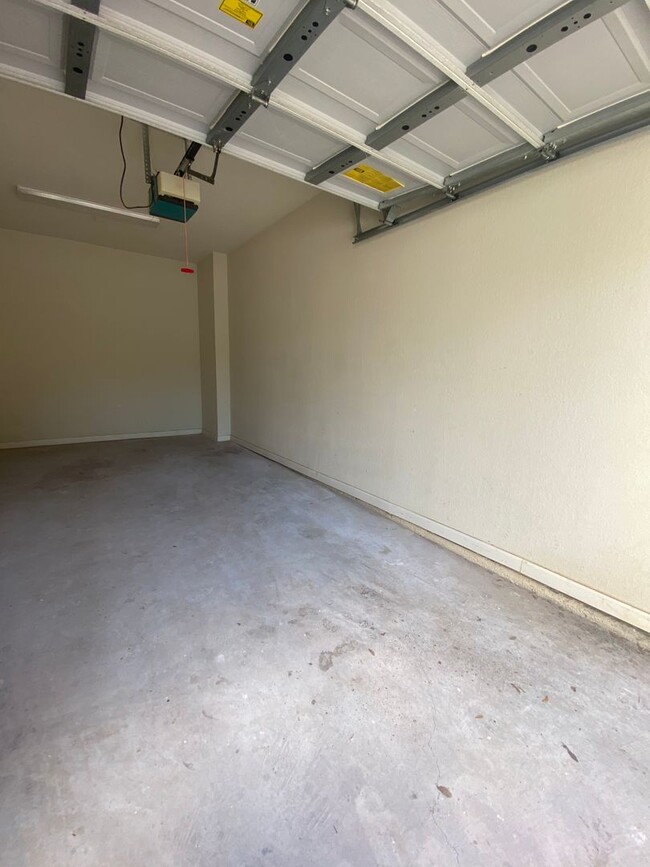 Building Photo - 9157 Lee Vista Blvd