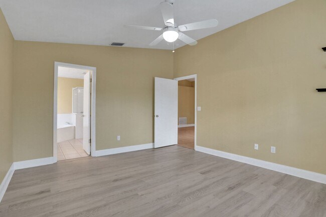 Building Photo - 3/2 in Pelican Bay
