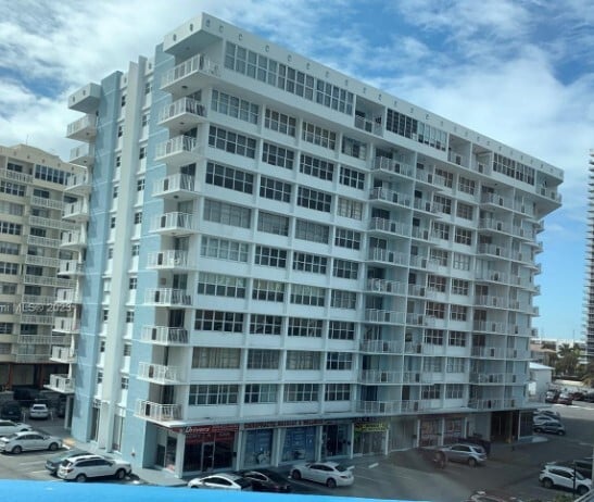 Building Photo - 1801 S Ocean Dr