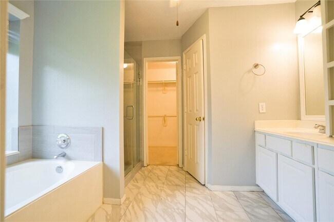 Building Photo - 16807 Dunbar Grove Ct