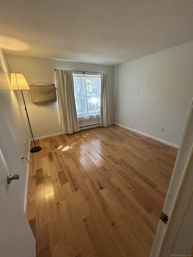 Building Photo - 87 Wellington Dr