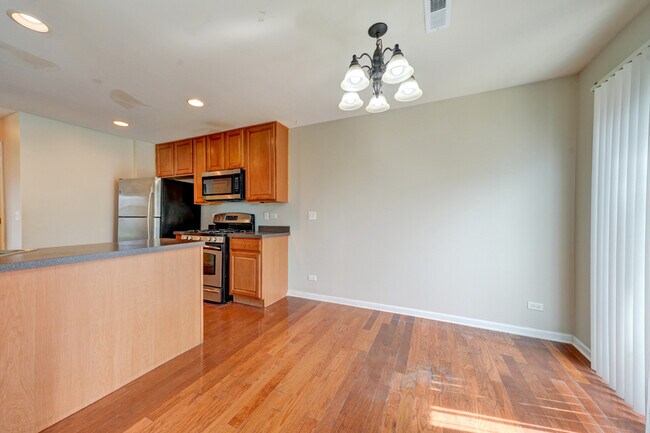 Building Photo - 511 Valentine Way