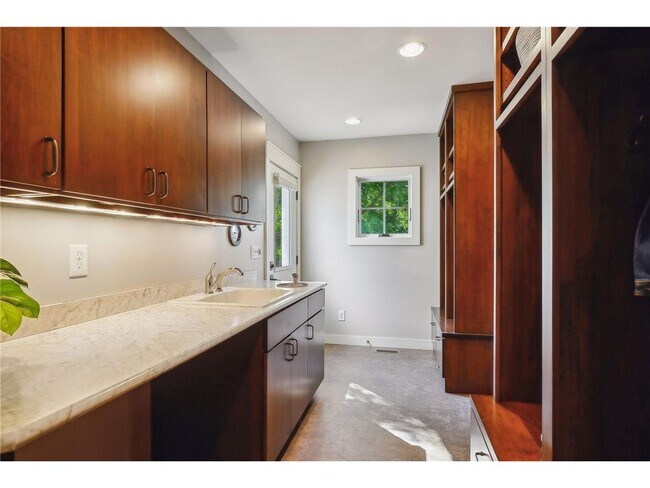 Building Photo - 4015 Wood End Dr