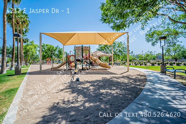Building Photo - 4212 E Jasper Dr