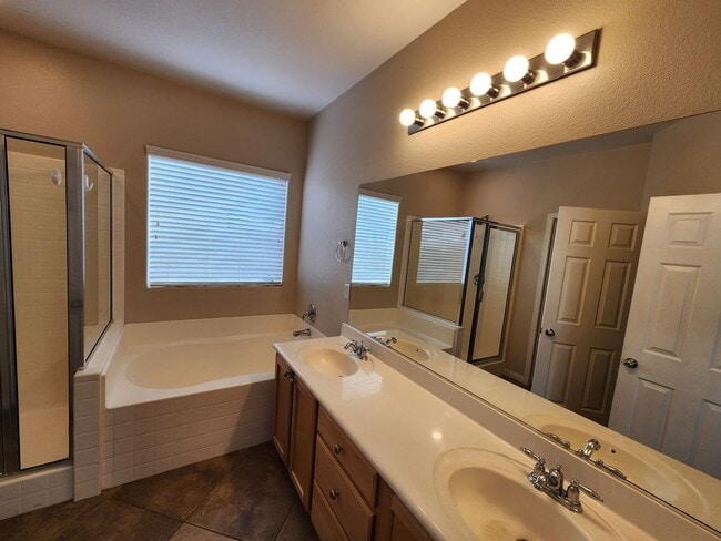 Building Photo - Spacious 3Bed/2Bath/2Car home nestled in the desirable Anthem Highlands Community