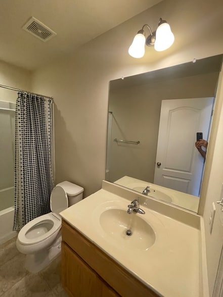 Building Photo - 18 Chillingham Ct