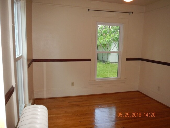 Building Photo - Available 6/1/26 Charming Two Story Single...