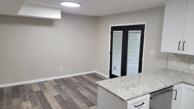 Building Photo - Beautifully Renovated North Raleigh Home – Prime Location!