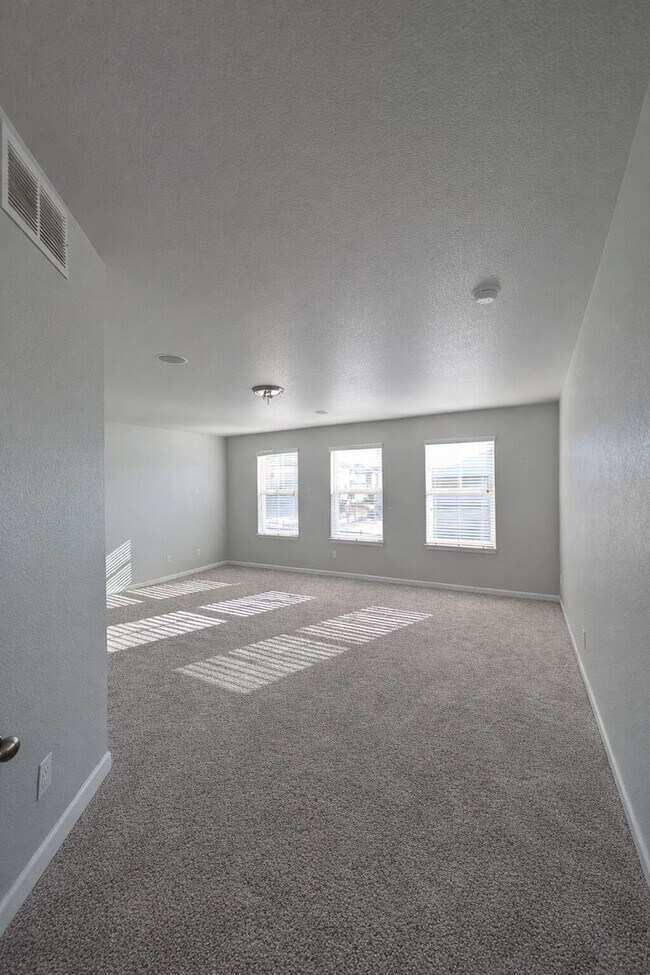 Building Photo - 22441 E Chenango Dr