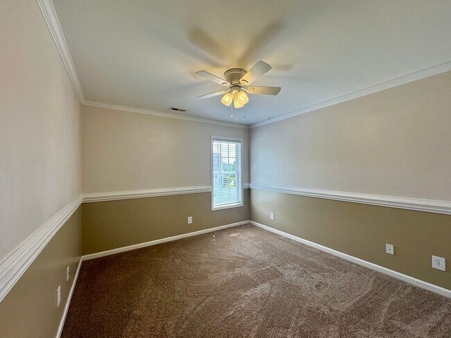 Building Photo - The Oaks at Westgate