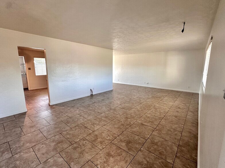 Building Photo - 1351 W 10th St