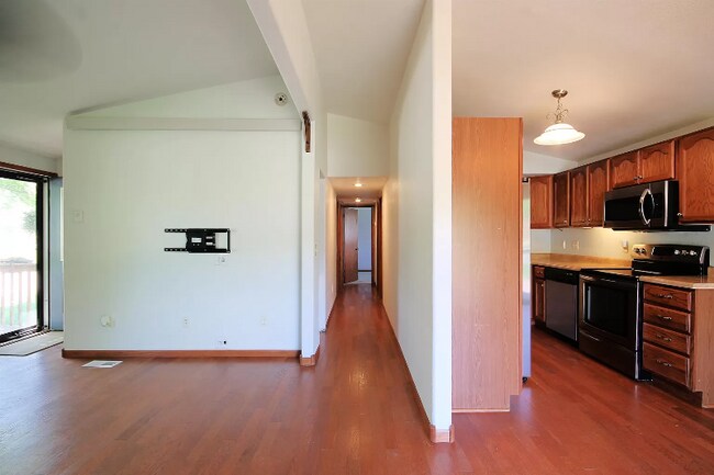 Building Photo - 703 8th St