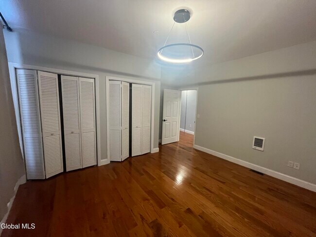 Building Photo - 37 Maiden Ln