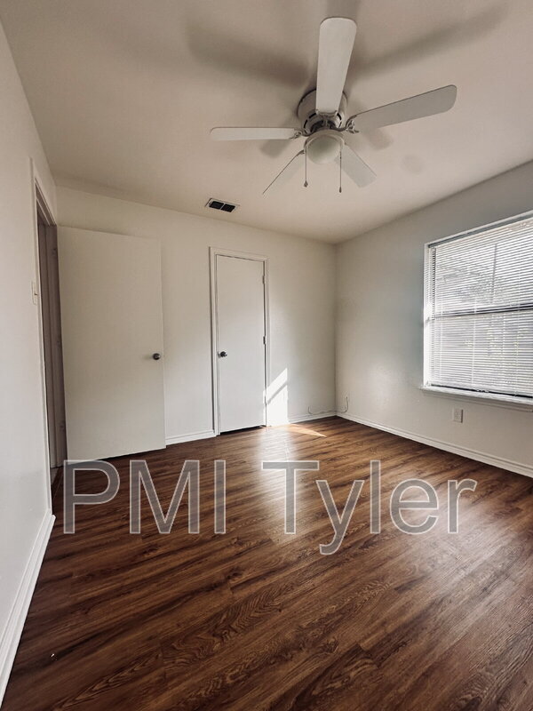 Building Photo - 16124 Shoshone Dr