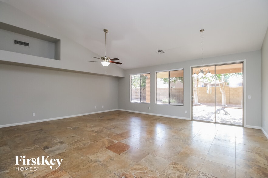 Building Photo - 2907 E Millbrae Ln