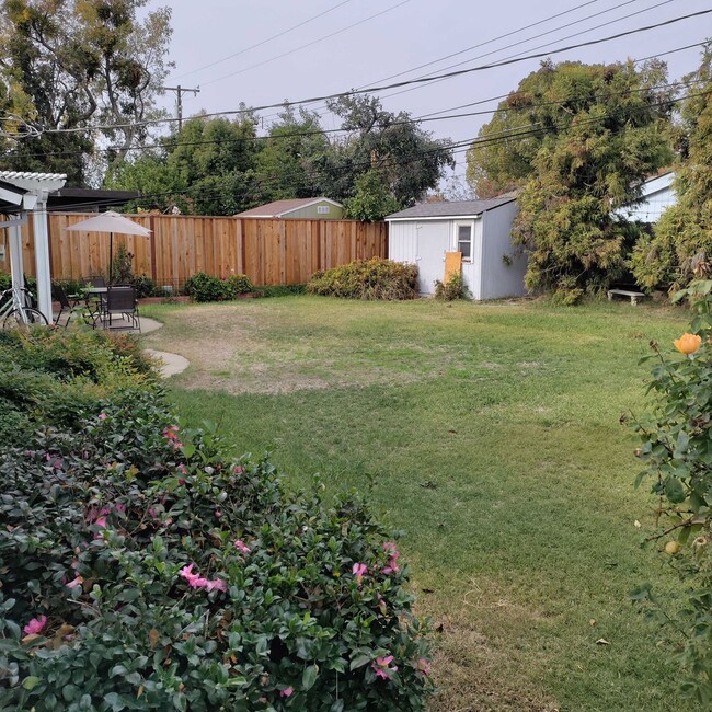 Building Photo - Charming 3-Bedroom Home with Spacious Yard...