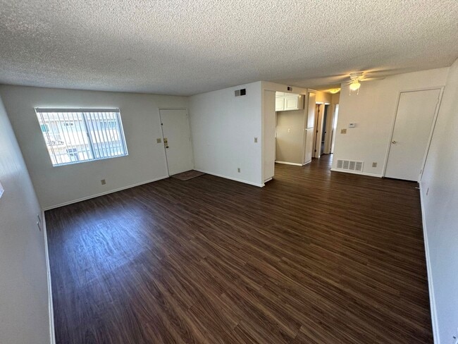 Building Photo - Coastal Living in Port Hueneme **MOVE-IN SPECIAL!** 1/2 OFF 1ST MONTHS RENT!
