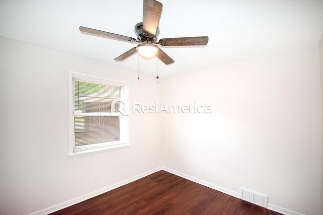 Building Photo - Fully Renovated 3/2 in 38128