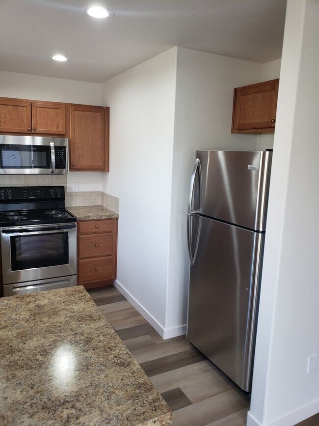 Building Photo - 235 High St