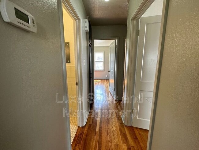 Building Photo - 206 E Myrtle Dr