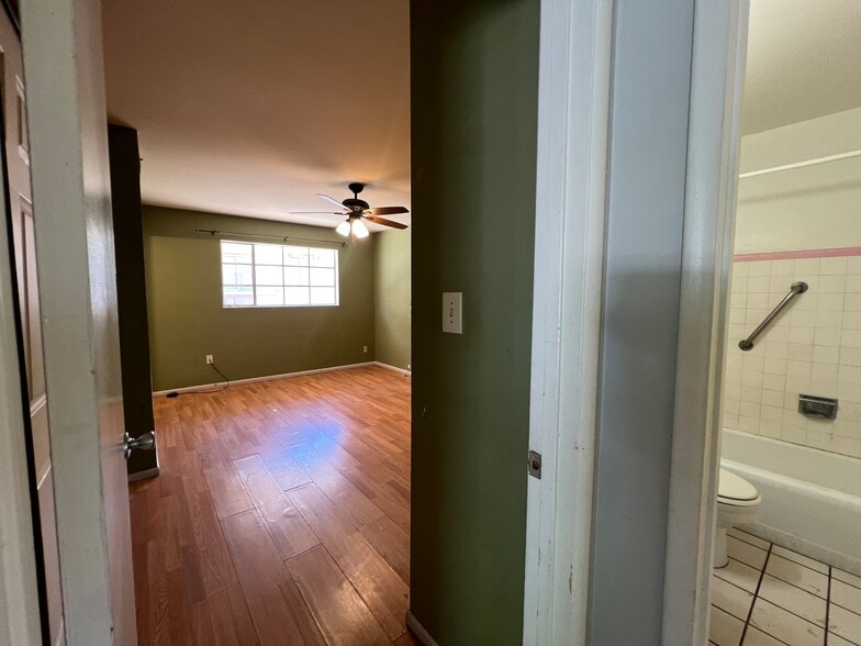 Building Photo - 2015 W Berridge Ln