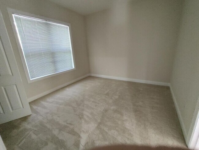 Building Photo - 38 Glencairn Ave