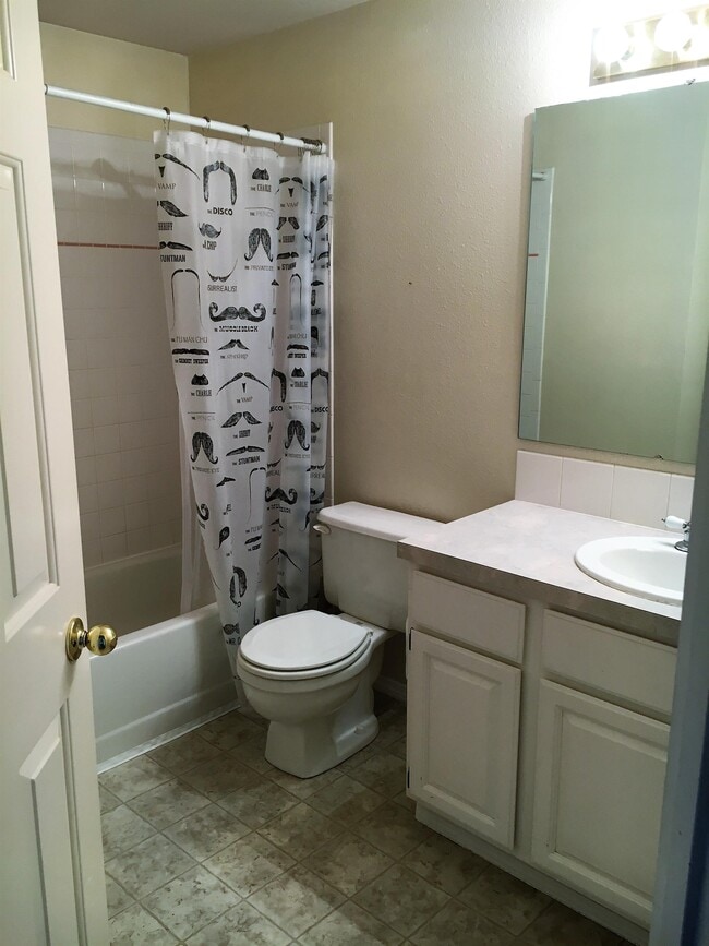 Building Photo - 2144 N Fastwater Ave