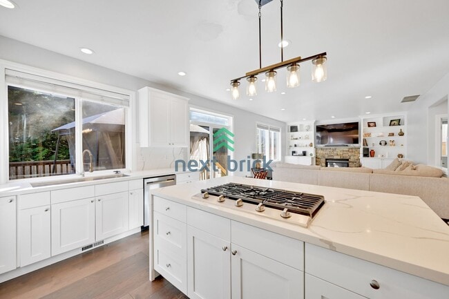Building Photo - 4 BED & 3 BATH SINGLE FAMILY HOUSE FOR RENT