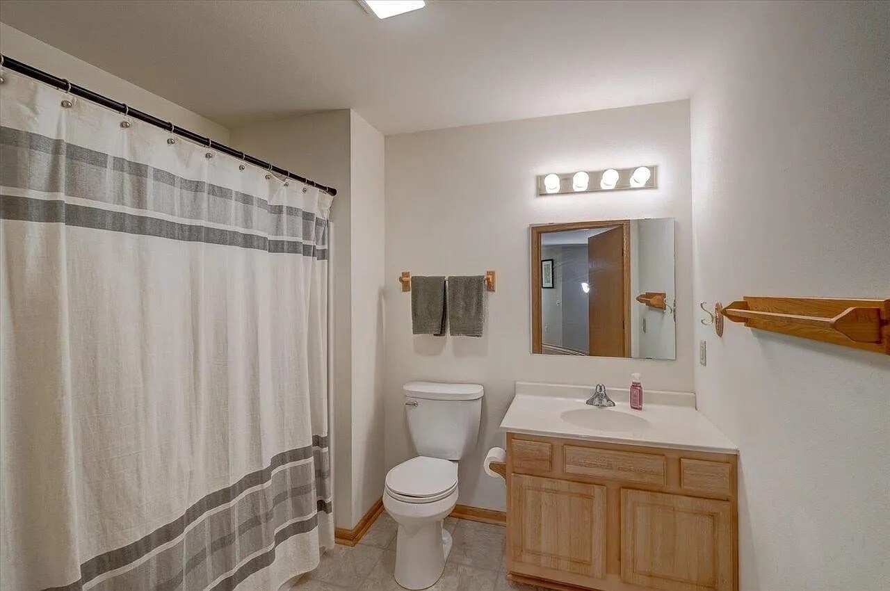 Building Photo - 102 Prairie Heights Dr