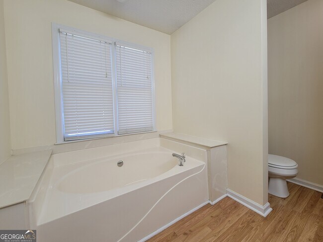 Building Photo - 841 Lodgeview Dr