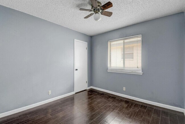 Building Photo - 16908 Ardisia Dr