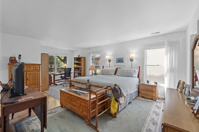 Building Photo - 709 Sydney Terrace