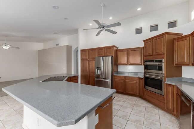 Building Photo - Long term rental in Oakwood with private pool