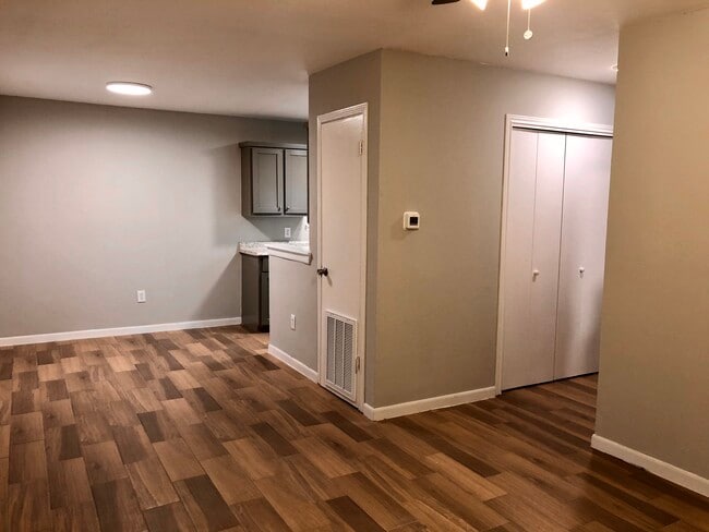 Building Photo - 2905 Highland Ave