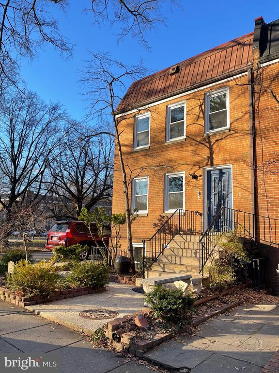 Building Photo - 519 G St SW